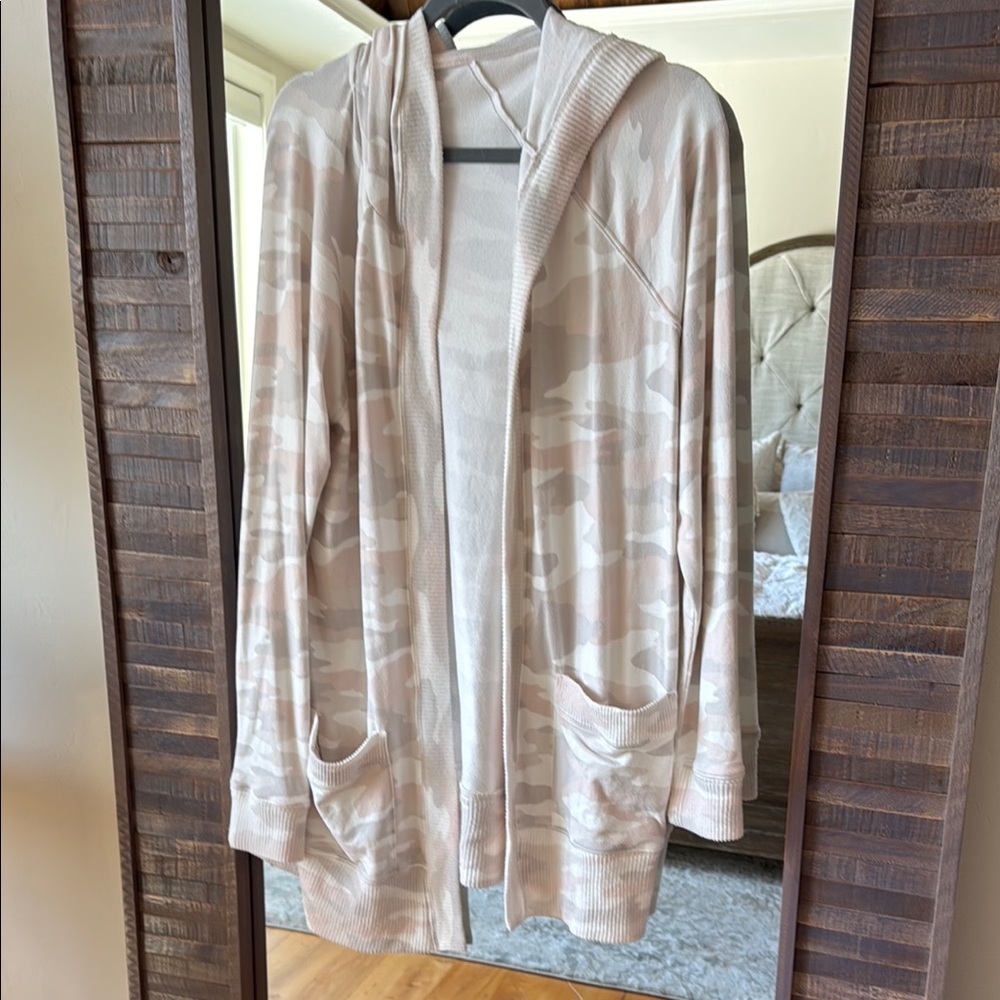 SO Women's Camo Cardigan - Beige and Cream